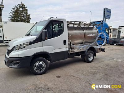 Iveco 35C16H3.0 con cisterna