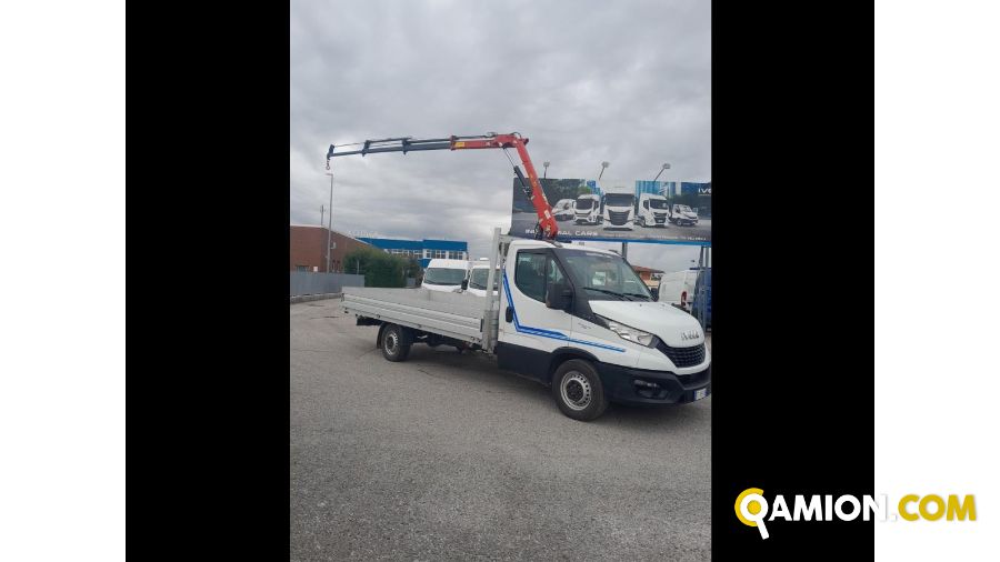 Iveco Mod. IVECO Vers. IVECO | Leggero Cabinato <= 35 q.li Cassone fisso con Gru | INDUSTRIAL CARS S.P.A