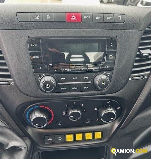 Iveco Mod. IVECO Vers. IVECO | Leggero Furgone <= 35 q.li Furgonato con sponda | INDUSTRIAL CARS S.P.A