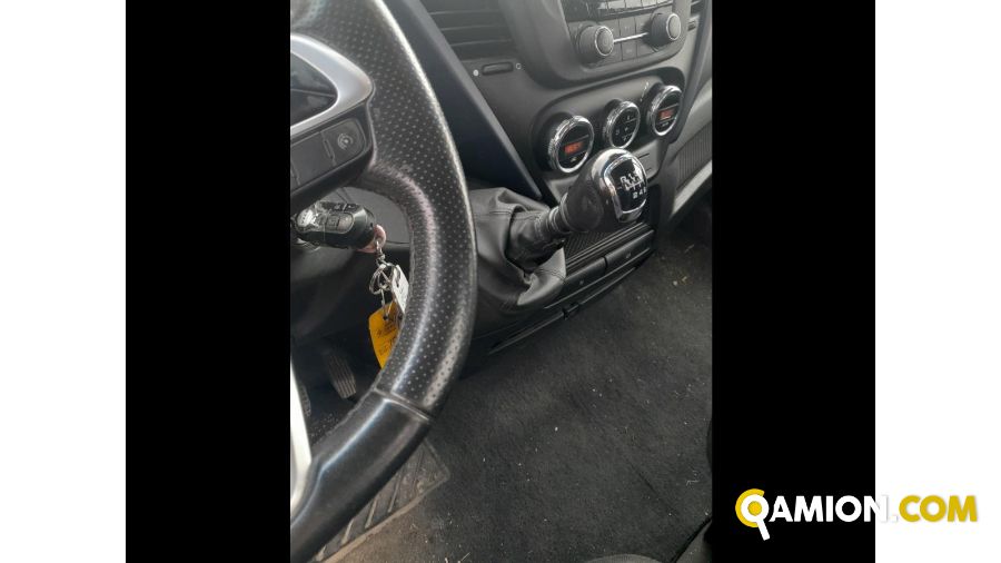 Iveco Mod. IVECO Vers. IVECO | Leggero Cabinato <= 35 q.li Cassone fisso con Gru | INDUSTRIAL CARS S.P.A