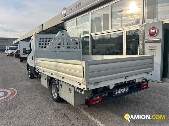 Iveco Mod. IVECO Vers. IVECO | Leggero Cabinato <= 35 q.li Cassone fisso con Gru | INDUSTRIAL CARS S.P.A
