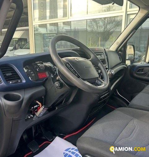 Iveco Mod. IVECO Vers. IVECO | Leggero Cabinato <= 35 q.li Cassone fisso con Gru | INDUSTRIAL CARS S.P.A