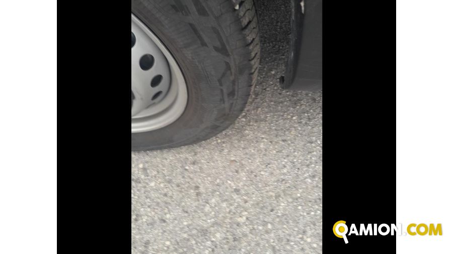 Iveco Mod. IVECO Vers. IVECO | Leggero Cabinato <= 35 q.li Cassone fisso con Gru | INDUSTRIAL CARS S.P.A