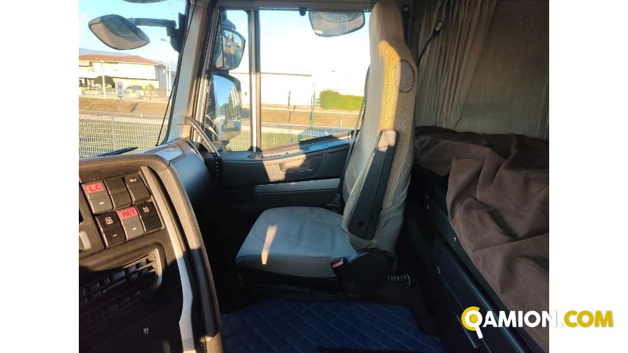 Iveco Mod. IVECO Vers. IVECO | Motrice Isotermico con gruppo frigo e sponda | INDUSTRIAL CARS S.P.A