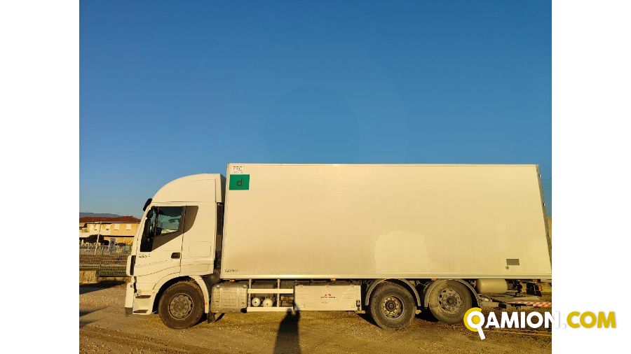 Iveco Mod. IVECO Vers. IVECO | Motrice Isotermico con gruppo frigo e sponda | INDUSTRIAL CARS S.P.A