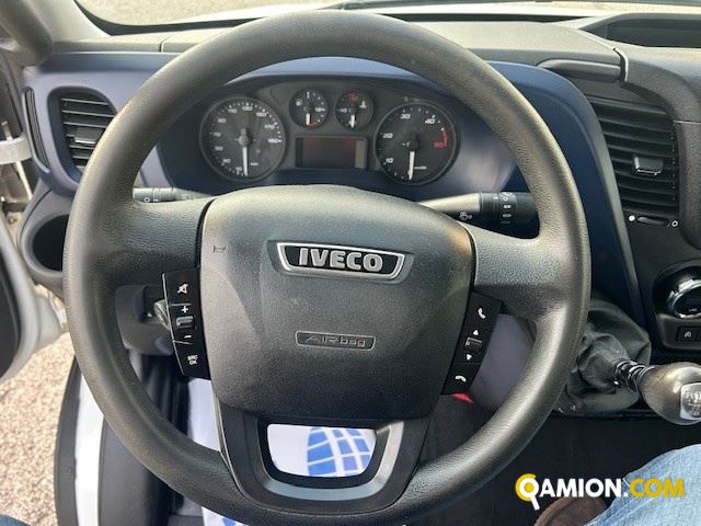 Iveco Mod. IVECO Vers. IVECO | Leggero Cabinato <= 35 q.li Cassone fisso con Gru | INDUSTRIAL CARS S.P.A