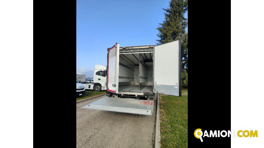 Iveco Mod. IVECO Vers. IVECO | Leggero Cabinato > 35 q.li Isotermico con gruppo frigo e sponda | INDUSTRIAL CARS S.P.A