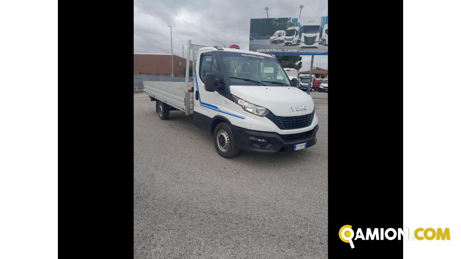 Iveco Mod. IVECO Vers. IVECO | Leggero Cabinato <= 35 q.li Cassone fisso con Gru | INDUSTRIAL CARS S.P.A