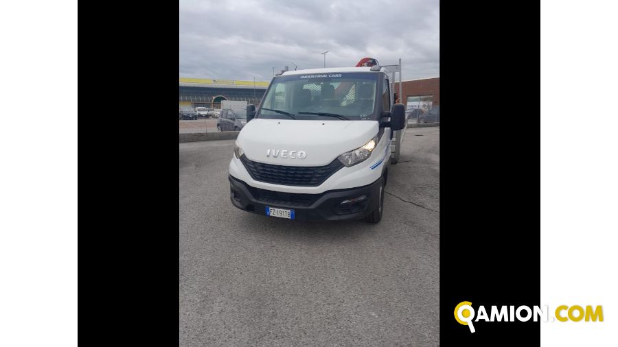 Iveco Mod. IVECO Vers. IVECO | Leggero Cabinato <= 35 q.li Cassone fisso con Gru | INDUSTRIAL CARS S.P.A