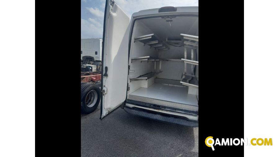 Iveco Mod. IVECO Vers. IVECO | Leggero Furgone <= 35 q.li Isotermico con gruppo frigo | INDUSTRIAL CARS S.P.A
