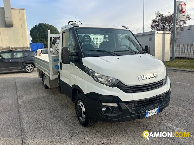 Iveco Mod. IVECO Vers. IVECO | Leggero Cabinato <= 35 q.li Cassone fisso con Gru | INDUSTRIAL CARS S.P.A