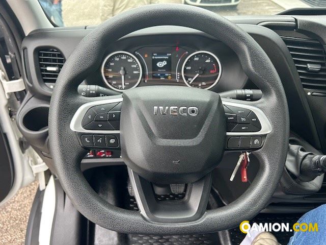 Iveco Mod. IVECO Vers. IVECO | Leggero Furgone <= 35 q.li Furgonato con sponda | INDUSTRIAL CARS S.P.A