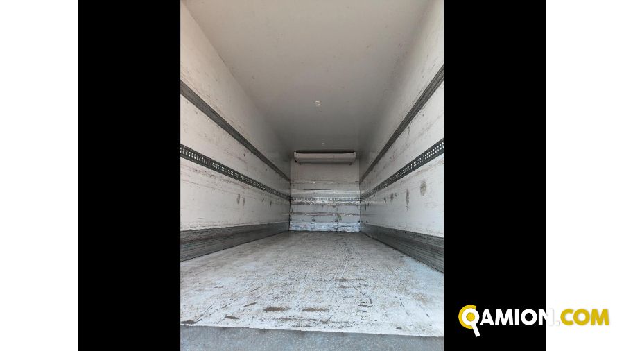 Iveco Mod. IVECO Vers. IVECO | Motrice Isotermico con gruppo frigo e sponda | INDUSTRIAL CARS S.P.A