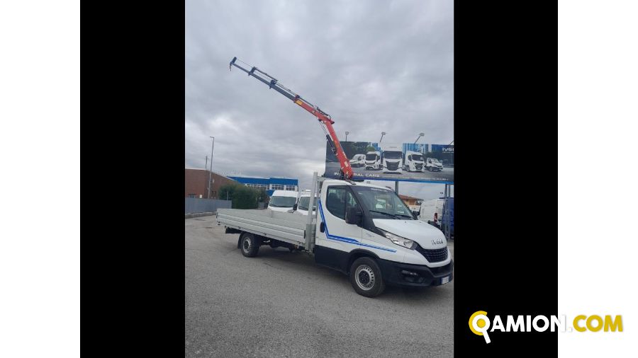 Iveco Mod. IVECO Vers. IVECO | Leggero Cabinato <= 35 q.li Cassone fisso con Gru | INDUSTRIAL CARS S.P.A
