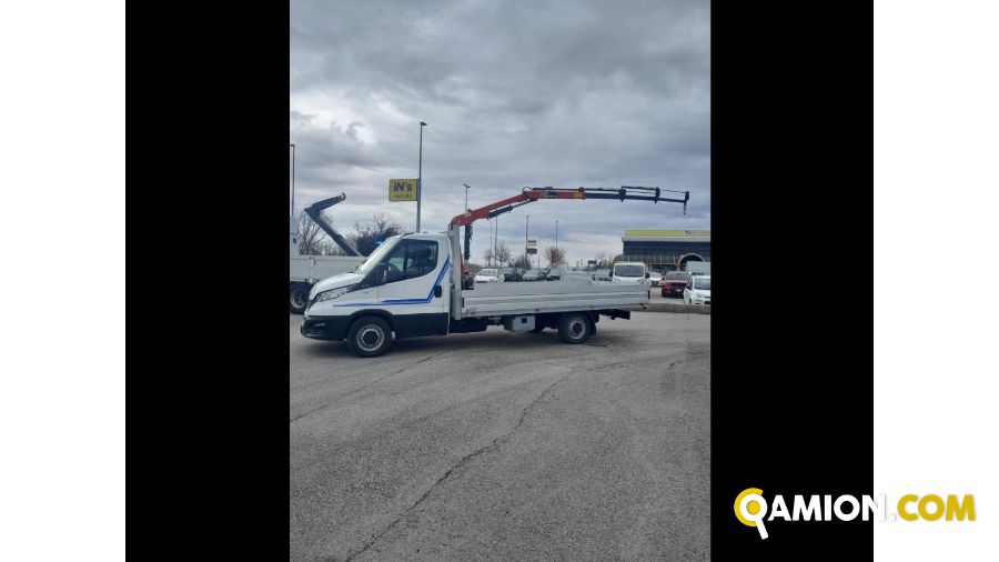 Iveco Mod. IVECO Vers. IVECO | Leggero Cabinato <= 35 q.li Cassone fisso con Gru | INDUSTRIAL CARS S.P.A