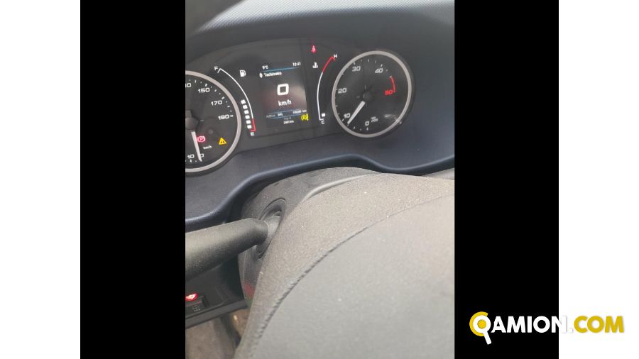 Iveco Mod. IVECO Vers. IVECO | Leggero Cabinato <= 35 q.li Cassone fisso con Gru | INDUSTRIAL CARS S.P.A