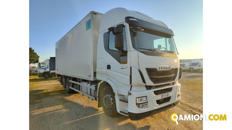 Iveco Mod. IVECO Vers. IVECO | Motrice Isotermico con gruppo frigo e sponda | INDUSTRIAL CARS S.P.A