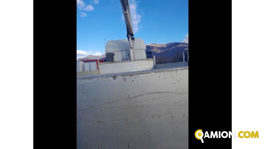 Iveco Mod. IVECO Vers. IVECO | Motrice Cassone fisso con Gru | INDUSTRIAL CARS S.P.A