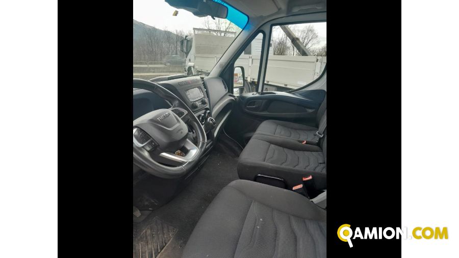 Iveco Mod. IVECO Vers. IVECO | Leggero Cabinato <= 35 q.li Cassone fisso con Gru | INDUSTRIAL CARS S.P.A