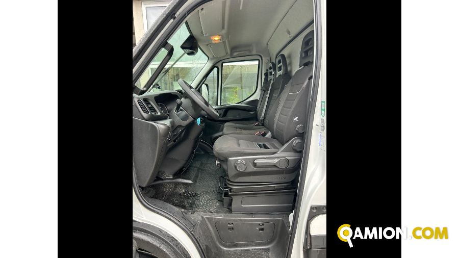 Iveco Mod. IVECO Vers. IVECO | Leggero Cabinato <= 35 q.li Furgonato con sponda | INDUSTRIAL CARS S.P.A