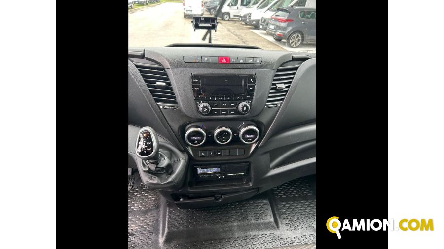 Iveco Mod. IVECO Vers. IVECO | Leggero Cabinato <= 35 q.li Furgonato con sponda | INDUSTRIAL CARS S.P.A