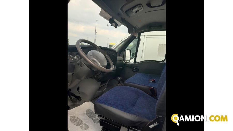 Iveco Mod. IVECO Vers. IVECO | Leggero Cabinato <= 35 q.li Cassone fisso con Gru | INDUSTRIAL CARS S.P.A