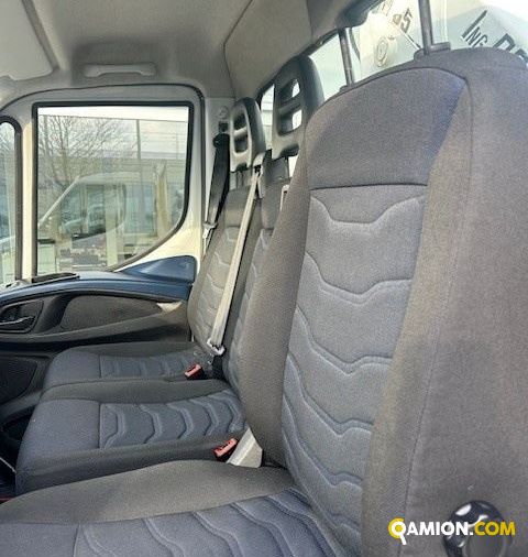 Iveco Mod. IVECO Vers. IVECO | Leggero Cabinato <= 35 q.li Cassone fisso con Gru | INDUSTRIAL CARS S.P.A