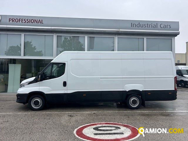 Iveco Mod. IVECO Vers. IVECO | Leggero Cabinato <= 35 q.li Furgone di serie / Van | INDUSTRIAL CARS S.P.A