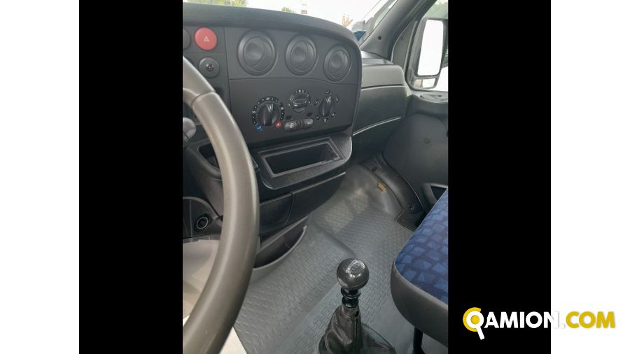 Iveco Mod. IVECO Vers. IVECO | Leggero Cabinato <= 35 q.li Cassone fisso con Gru | INDUSTRIAL CARS S.P.A