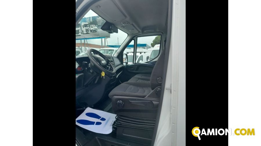 Iveco Mod. IVECO Vers. IVECO | Leggero Cabinato > 35 q.li Furgone di serie / Van | INDUSTRIAL CARS S.P.A