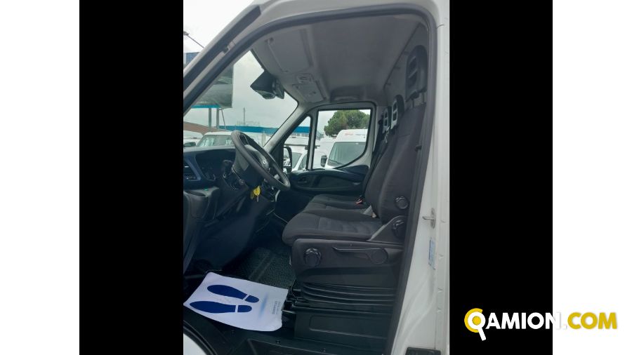 Iveco Mod. IVECO Vers. IVECO | Leggero Cabinato > 35 q.li Furgone di serie / Van | INDUSTRIAL CARS S.P.A