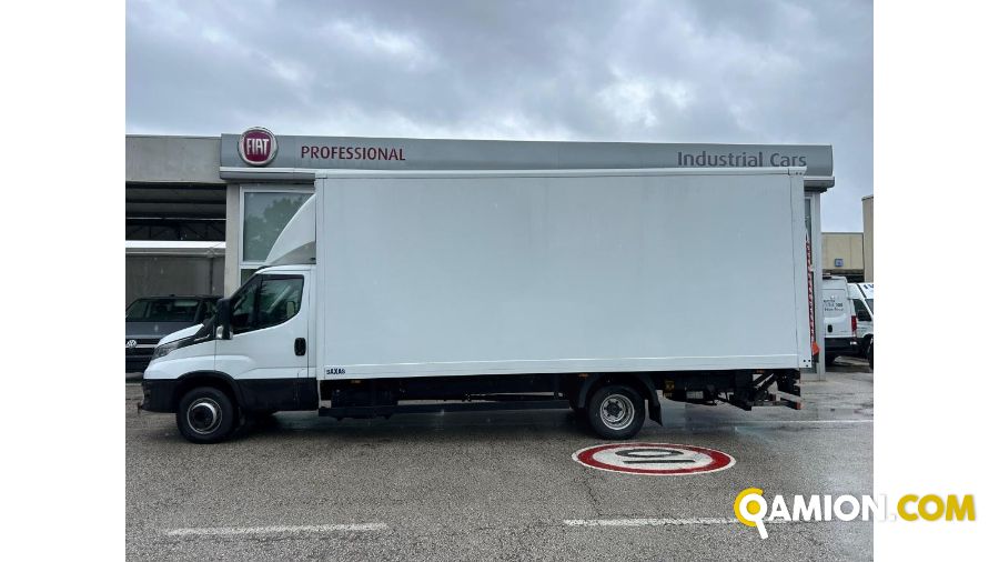Iveco Mod. IVECO Vers. IVECO | Leggero Cabinato <= 35 q.li Furgonato con sponda | INDUSTRIAL CARS S.P.A