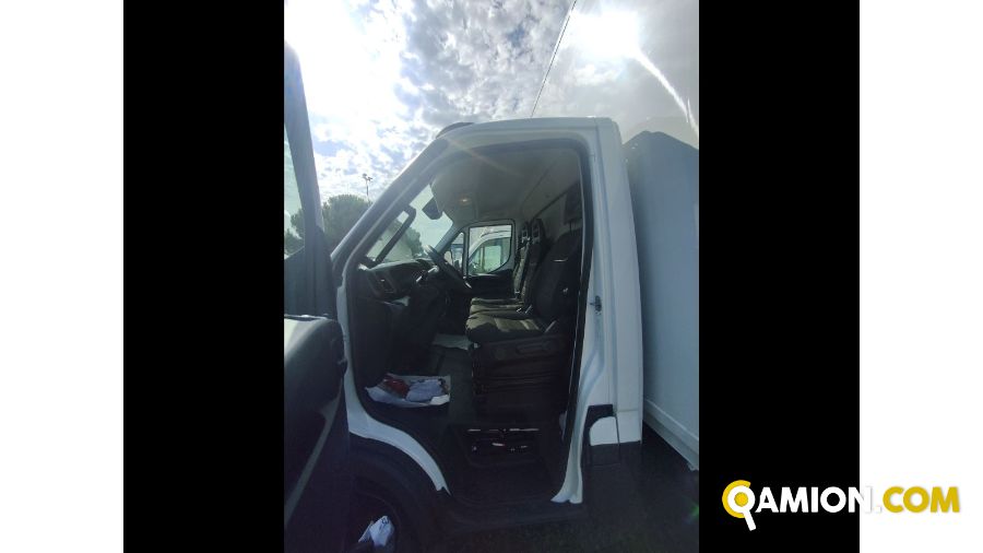 Iveco Mod. IVECO Vers. IVECO | Leggero Cabinato > 35 q.li Furgonato con sponda | INDUSTRIAL CARS S.P.A