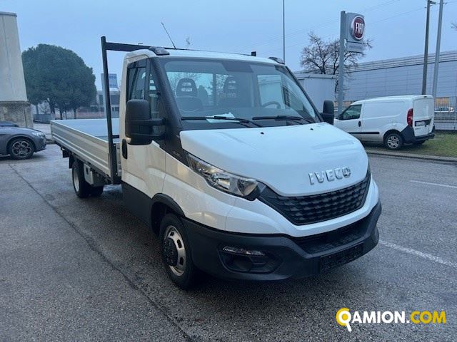 Iveco Mod. IVECO Vers. IVECO | Leggero Cabinato <= 35 q.li Furgonato con sponda | INDUSTRIAL CARS S.P.A