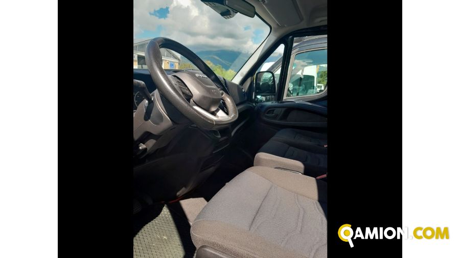 Iveco Mod. IVECO Vers. IVECO | Leggero Cabinato <= 35 q.li Cassone fisso | INDUSTRIAL CARS S.P.A