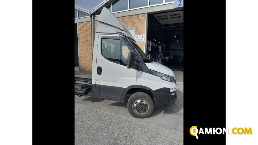Iveco Mod. IVECO Vers. IVECO | Leggero Cabinato <= 35 q.li Telaio | INDUSTRIAL CARS S.P.A