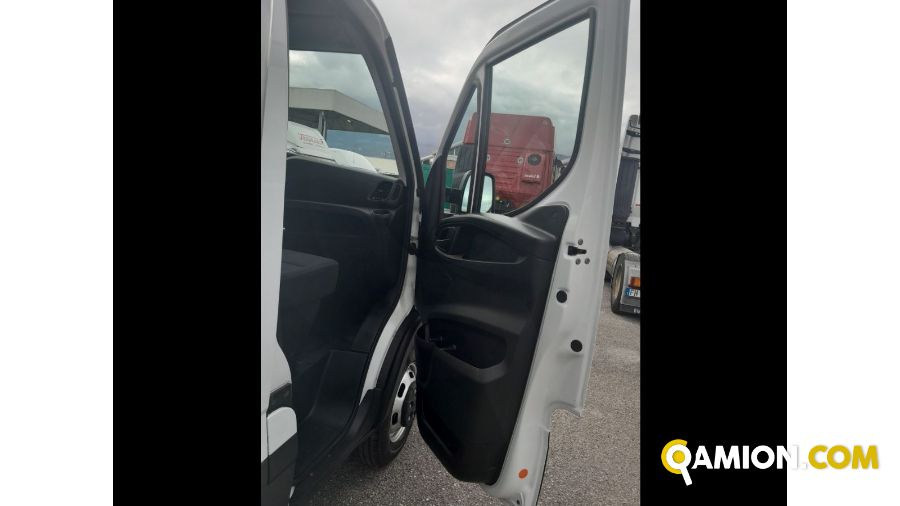 Iveco Mod. IVECO Vers. IVECO | Leggero Cabinato <= 35 q.li Furgonato | INDUSTRIAL CARS S.P.A