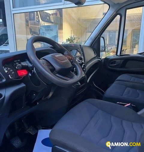 Iveco Mod. IVECO Vers. IVECO | Leggero Cabinato <= 35 q.li Furgonato con sponda | INDUSTRIAL CARS S.P.A
