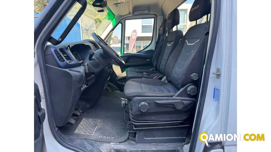 Iveco Medio   Daily 70C16 GRU e CASSONE FISSO | Autocarro fino 7.5t Carrellone | VIVA BRESCIA DIESEL SPA