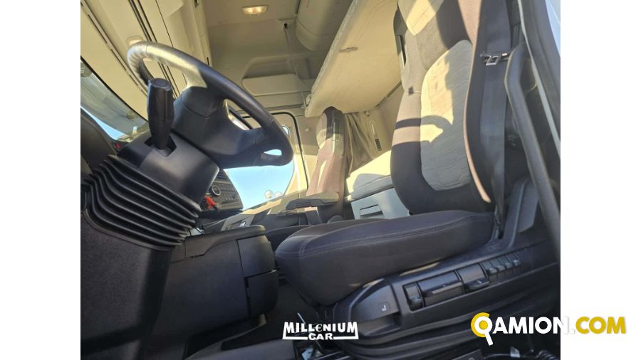 Ford FMAX 500 WHITE PACK MEG CAB FMAX 500 WHITE PACK MEG CAB | Millenium Car