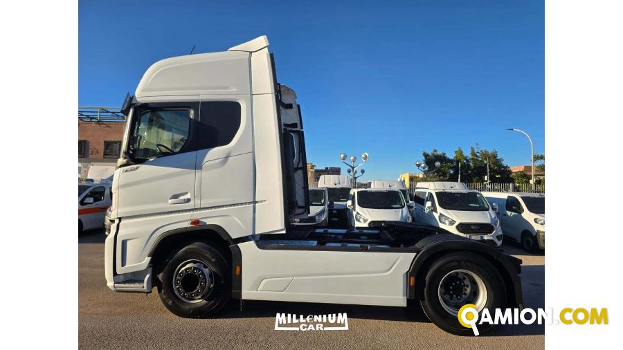Ford FMAX 500 WHITE PACK MEG CAB FMAX 500 WHITE PACK MEG CAB | Millenium Car
