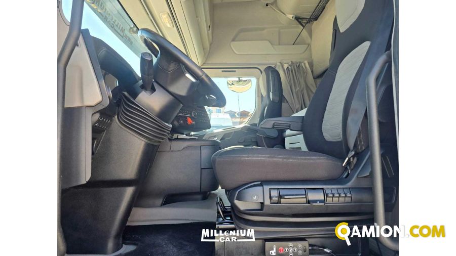 Ford FMAX 500 WHITE PACK MEG CAB FMAX 500 WHITE PACK MEG CAB | Millenium Car