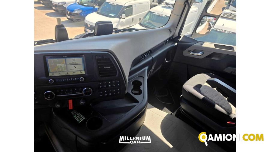 Ford FMAX 500 WHITE PACK MEG CAB FMAX 500 WHITE PACK MEG CAB | Millenium Car