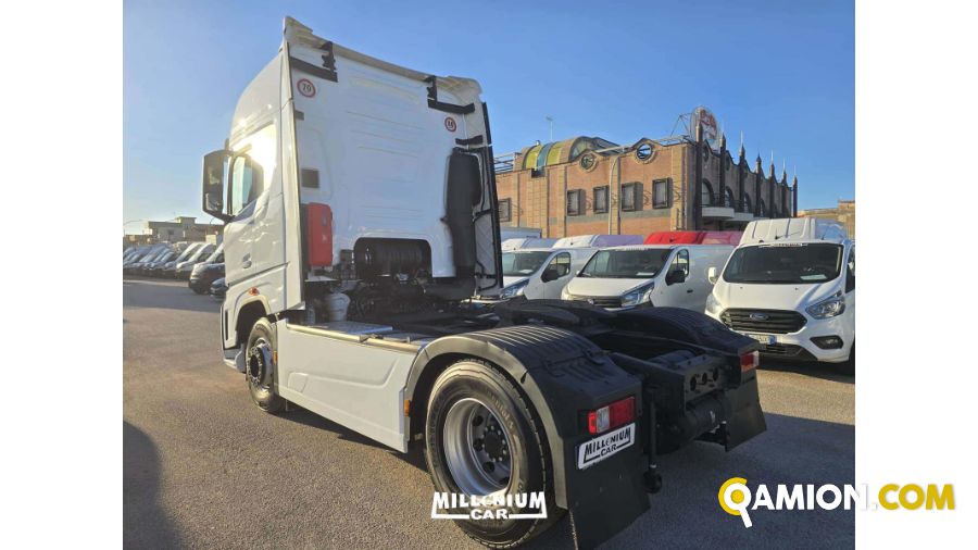Ford FMAX 500 WHITE PACK MEG CAB FMAX 500 WHITE PACK MEG CAB | Millenium Car